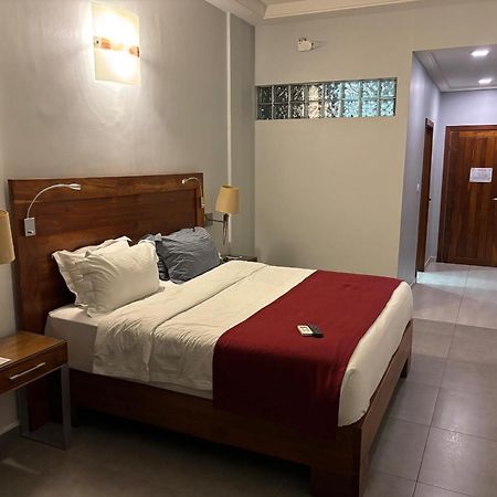 Hotel Du Lac Котону Екстериор снимка