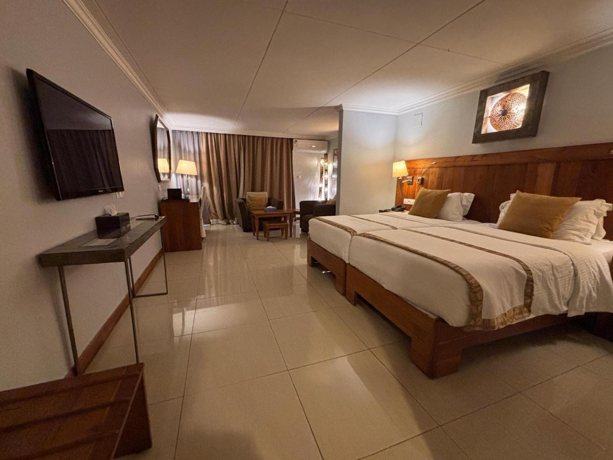 Hotel Du Lac Котону Екстериор снимка