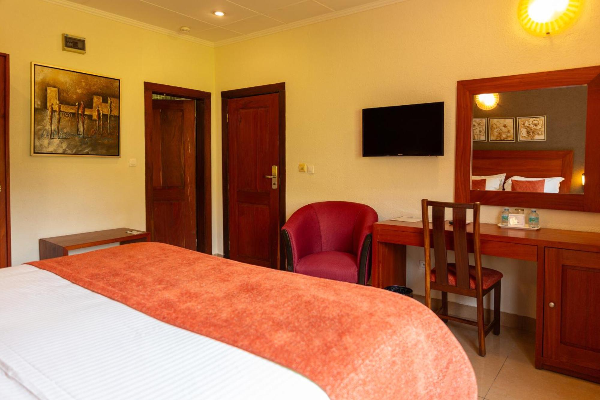 Hotel Du Lac Котону Екстериор снимка