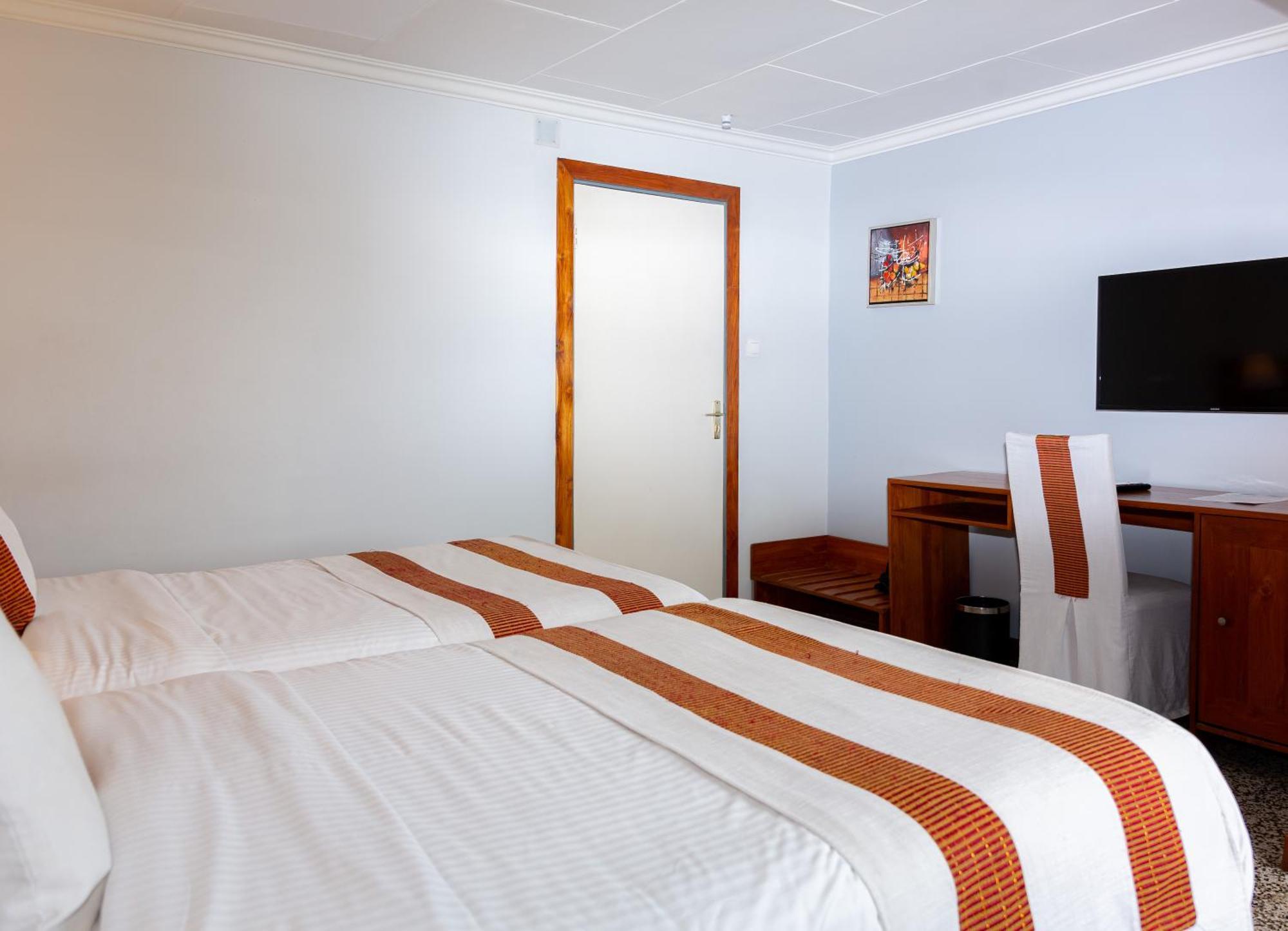 Hotel Du Lac Котону Екстериор снимка